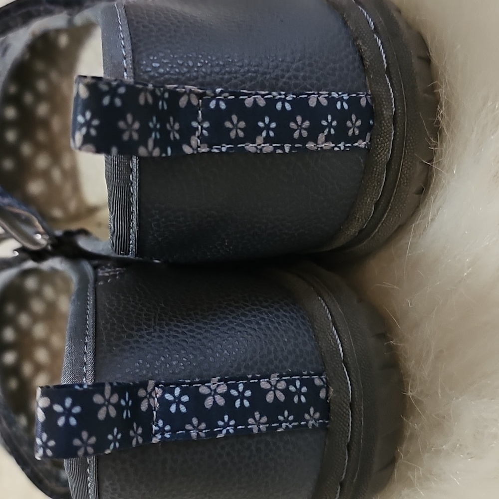 JBU Blue Mary Jane Shoes. Wildflower Memory Foam. 8.5 - Picture 5 of 10